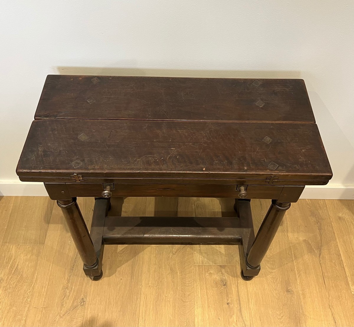 Walnut  Folding-top Changing Table  With Stretcher. Portuguese Work. 18th Century-photo-3