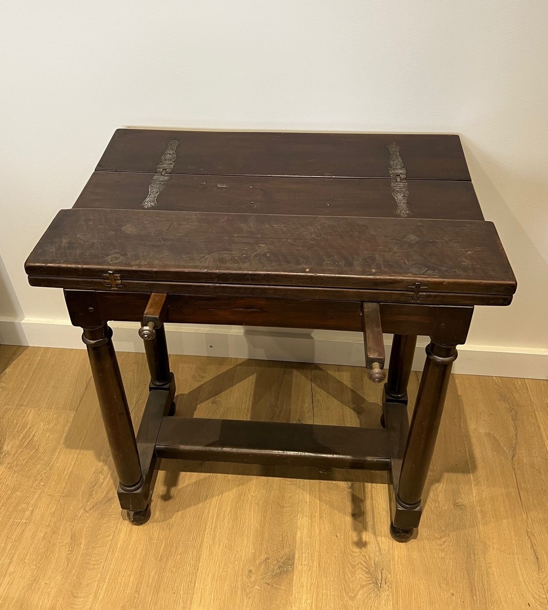 Walnut  Folding-top Changing Table  With Stretcher. Portuguese Work. 18th Century-photo-4