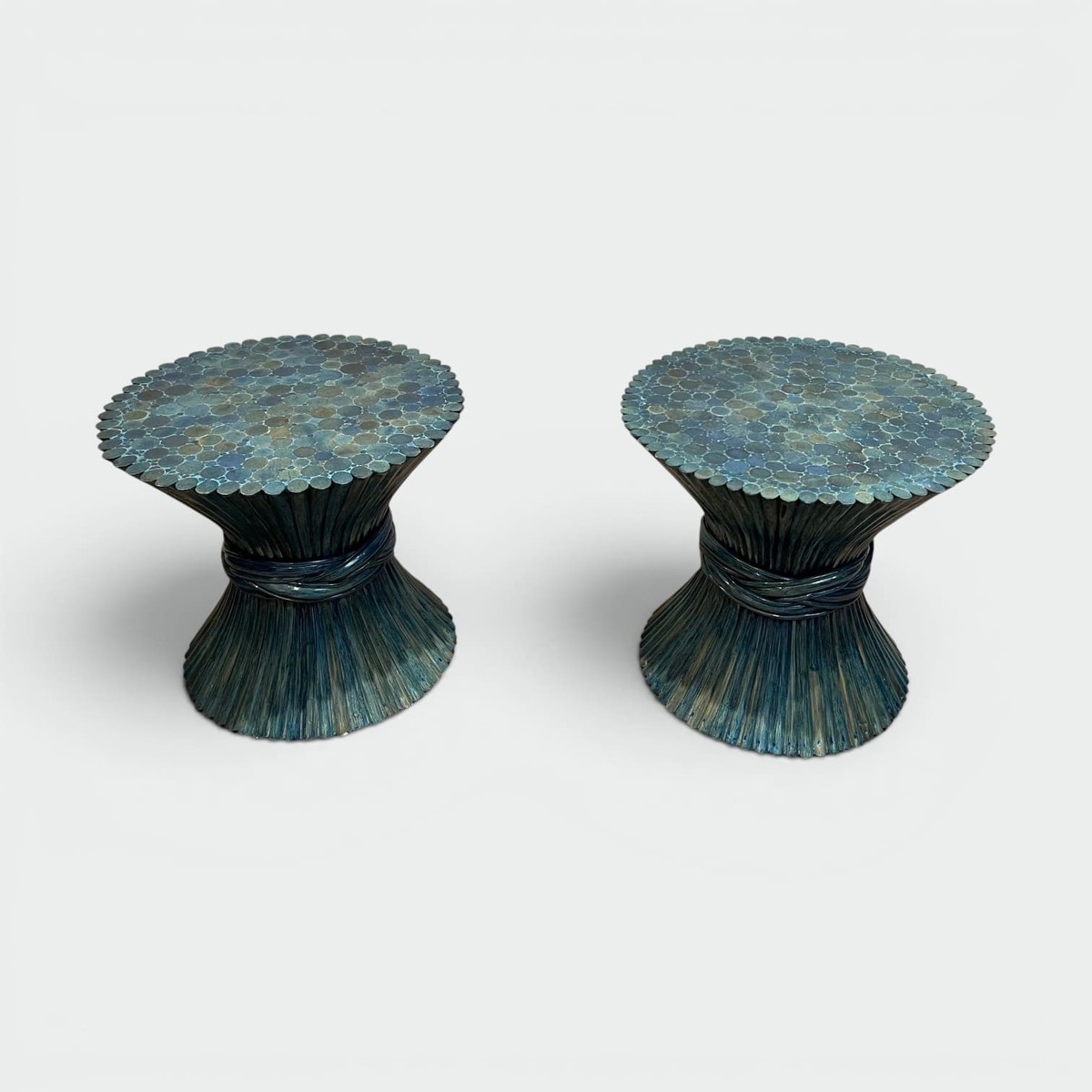Paire de Bouts de Canapé en Bambou en Forme de Gerbe de Blé. Laqués Turquoise. Travail Américai