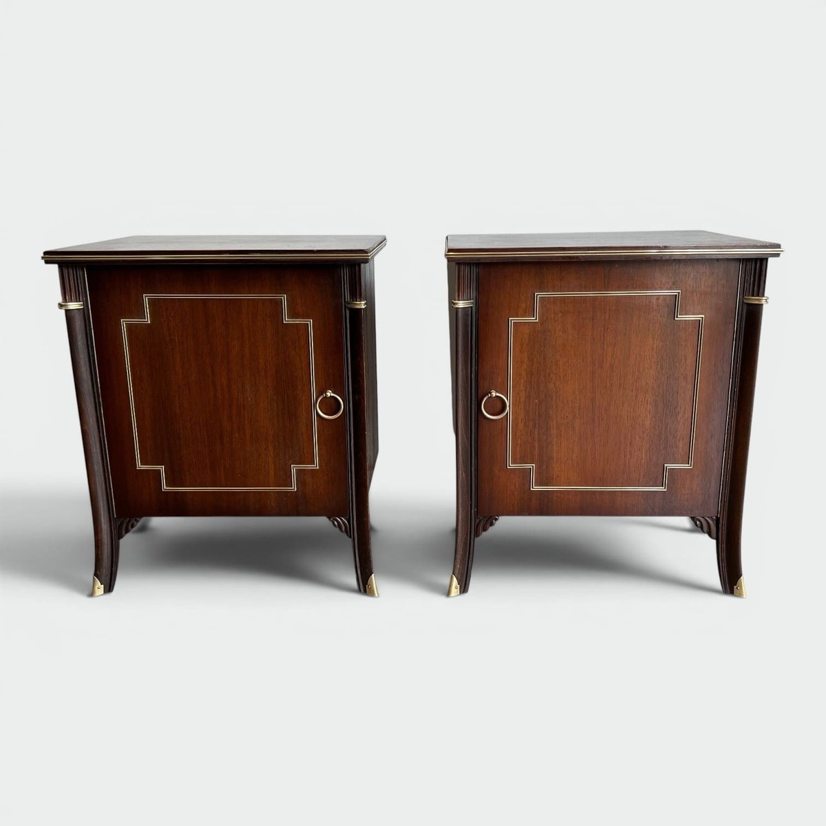 Paire de Meubles d'Appoint à Porte en Acajou et Filets de Laiton. Travail Français dans le Goût
