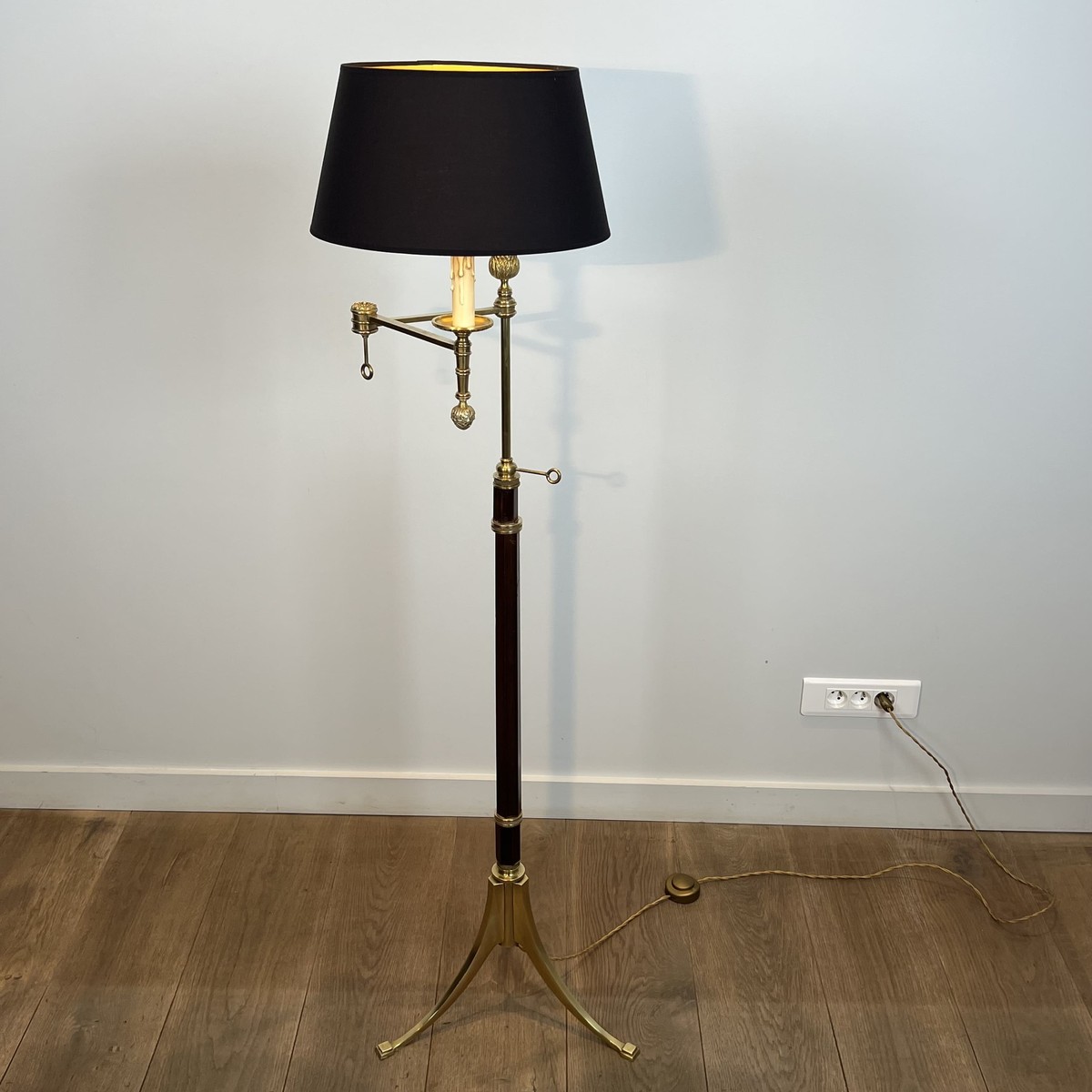 Lampadaire Liseuse en Acajou et Laiton Doré à Bras Articulé et Piètement Tripode. Travail Franç-photo-1