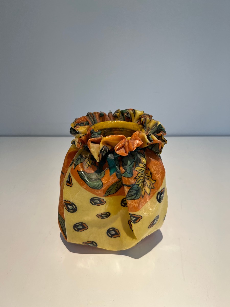 Trompe-l'œil Ceramic Vase In The Form Of A Knotted Sack With Floral Decoration. French Work. Ci-photo-2