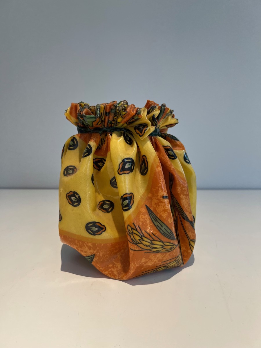 Trompe-l'œil Ceramic Vase In The Form Of A Knotted Sack With Floral Decoration. French Work. Ci-photo-3