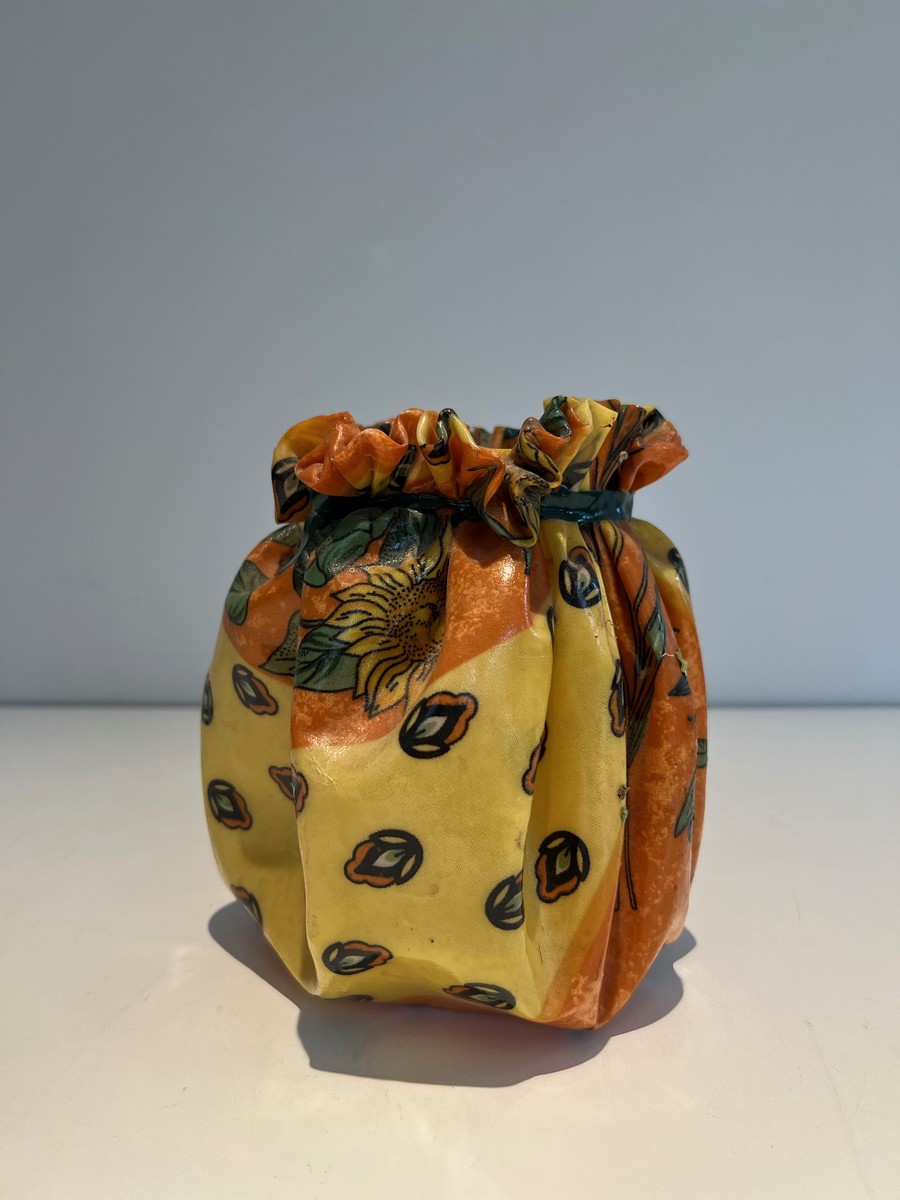 Trompe-l'œil Ceramic Vase In The Form Of A Knotted Sack With Floral Decoration. French Work. Ci-photo-2