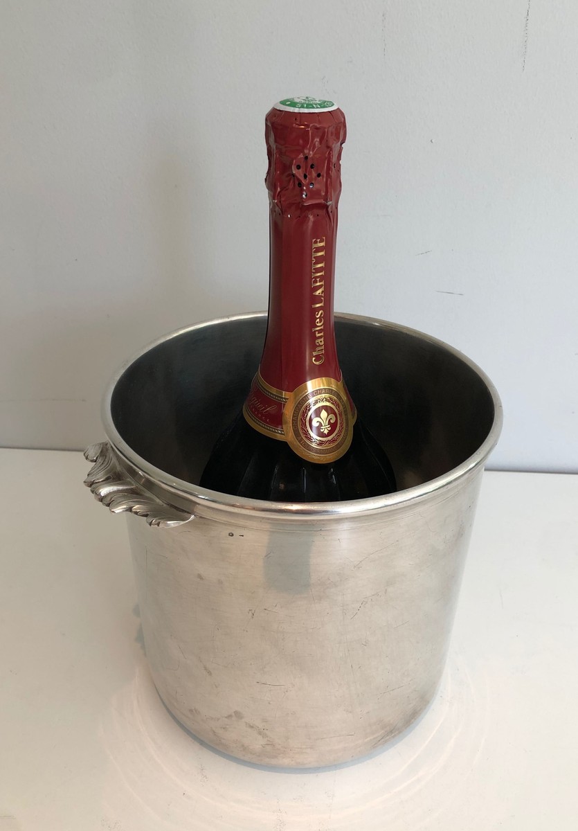 Seau à Champagne Cylindrique en Métal Argenté à Petites Anses Feuillagées. Travail Français. Ve-photo-4