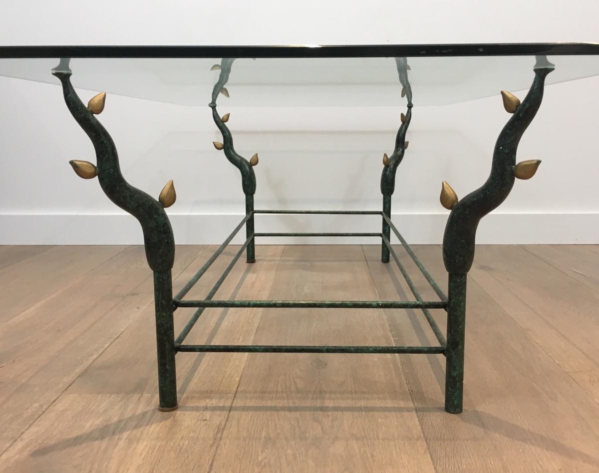 Table basse en fer forgé à piètement constitué de branches d'arbre patinées et dorées. Dans le goût de Willy Daro. Vers 1970-photo-1