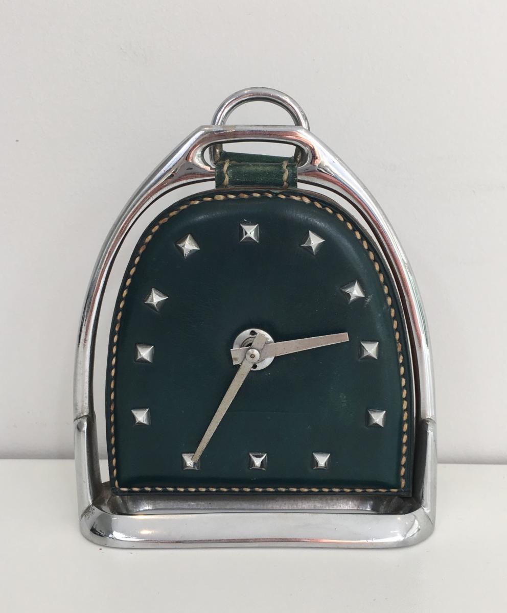 . Petite Horloge En Cuir Et Chrome. Vers 1950