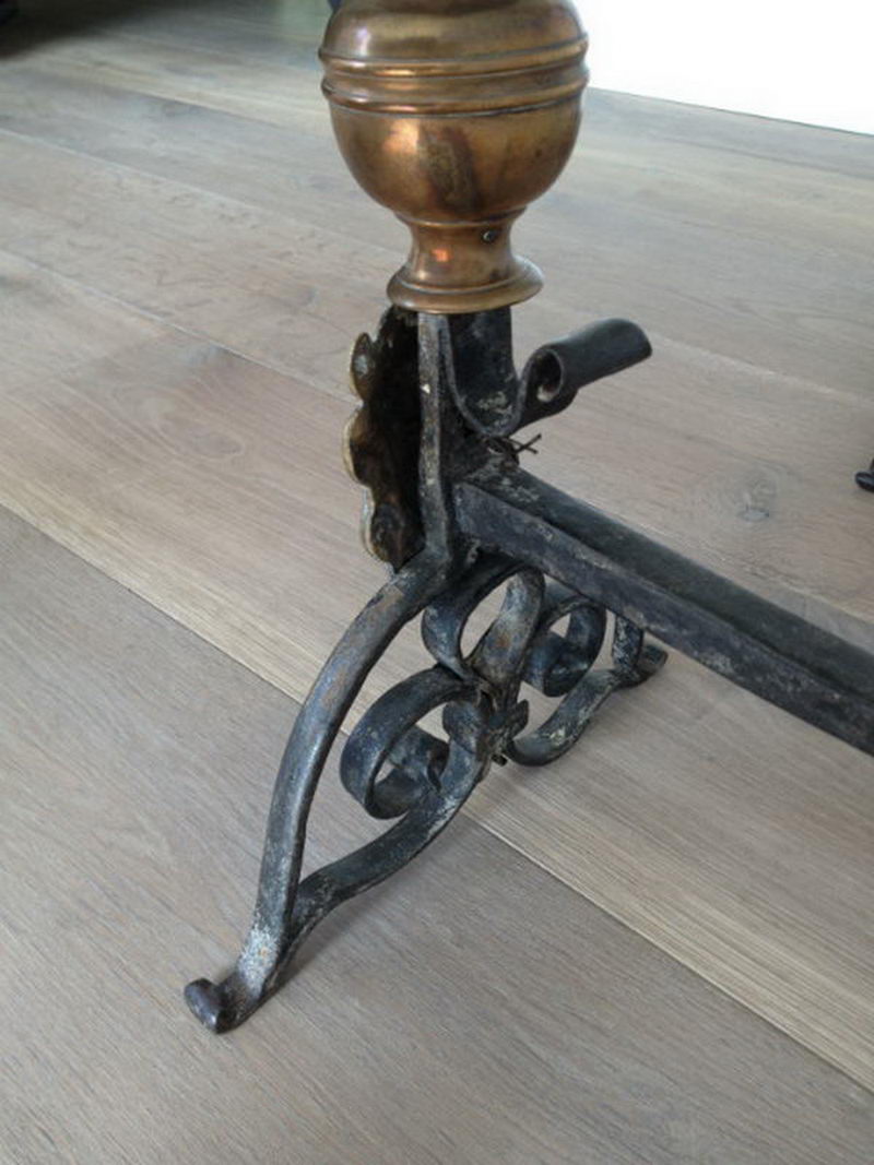 Paire De Chenets En Bronze Et Fer Forgé "le Roi Soleil" . XVIIIème Siècle (médaillon En Bronze -photo-3