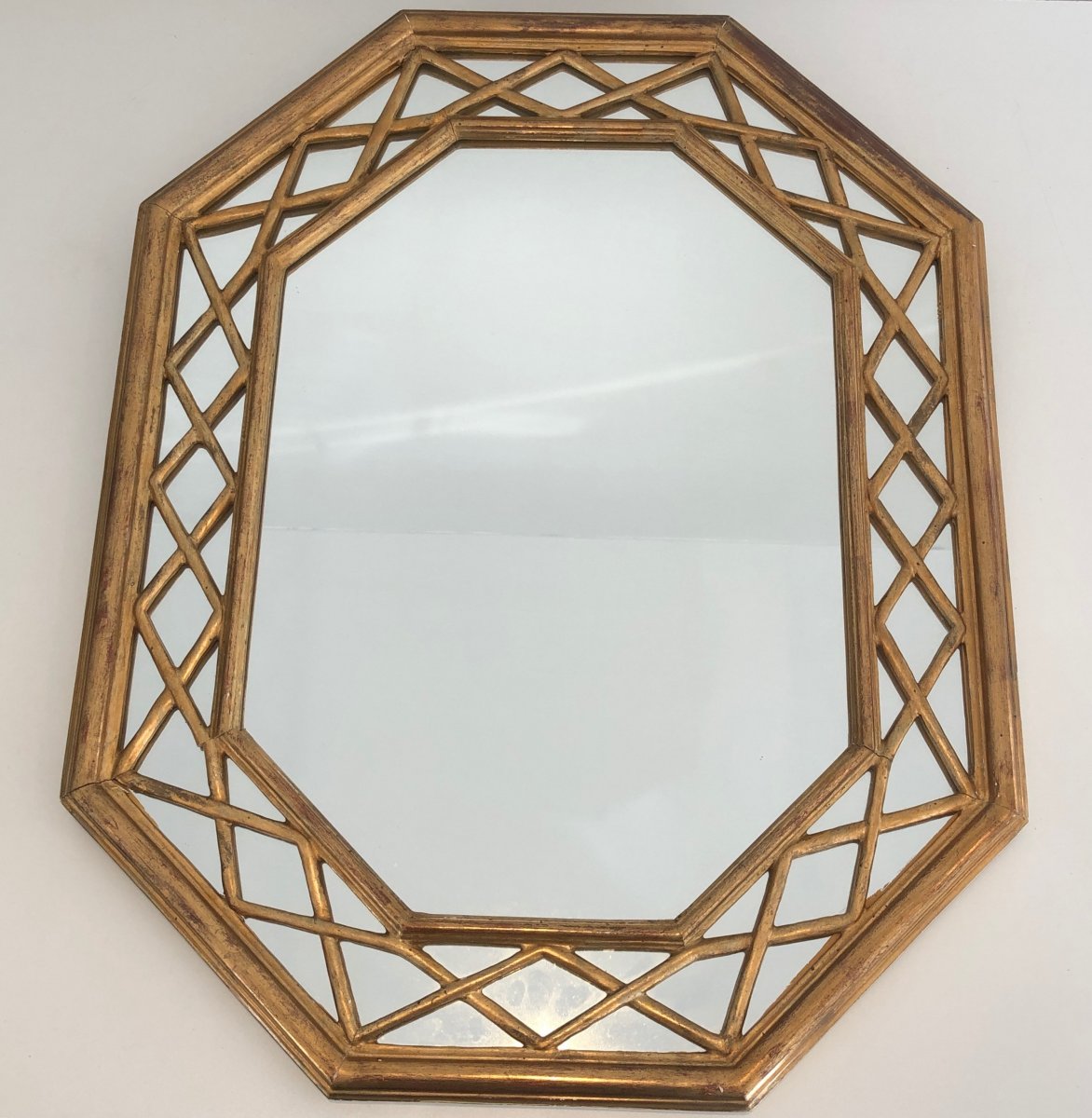 Miroir Octogonal En Bois Doré à Pare-closes. Travail Français. Vers 1970