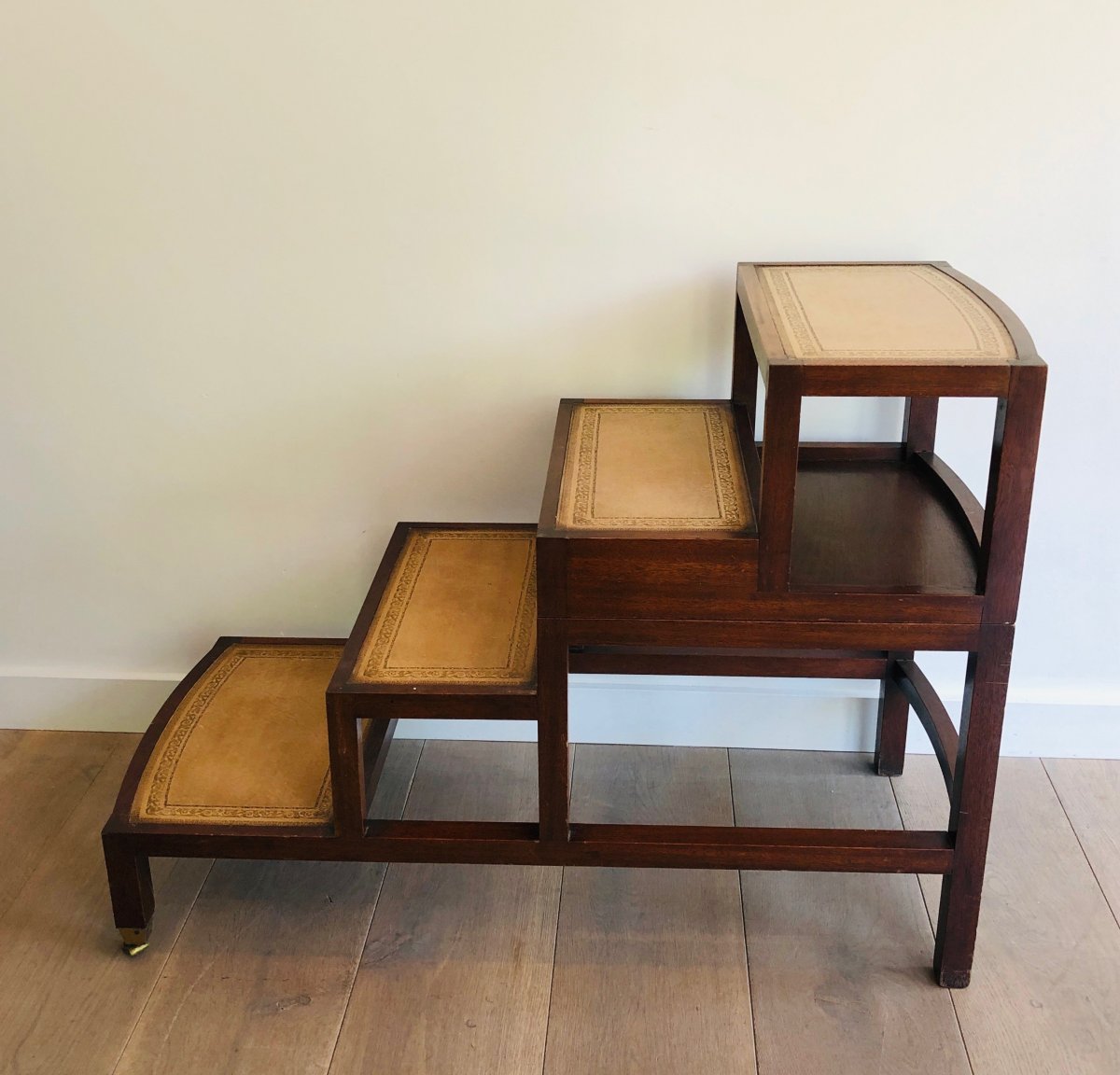 Escabeau De Bibliothèque En Bois Et Cuir Pliant Et Transformable En Table Basse. Vers 1950-photo-8