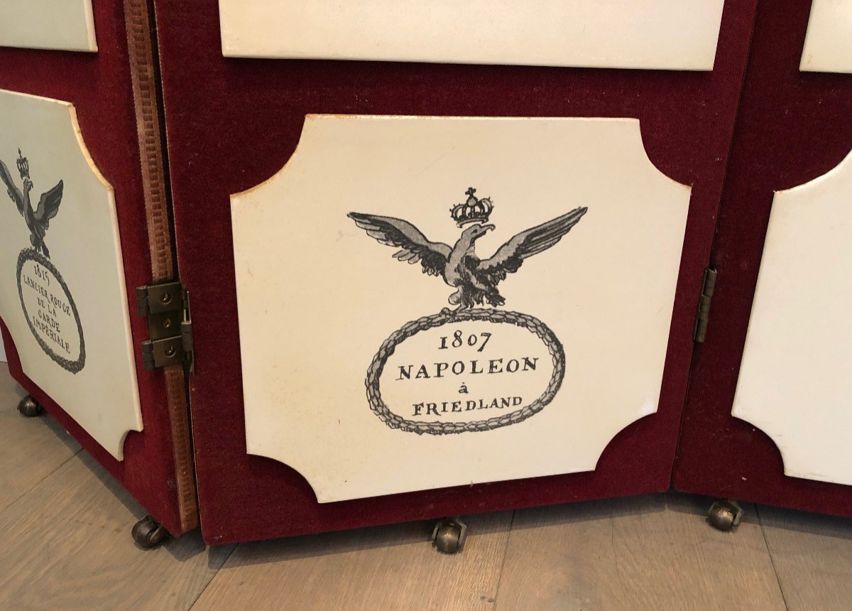 Paravent Décoratif Napoléonien Dans Le Goût De Pietro Fornasetti à Décors Imprimés-photo-1