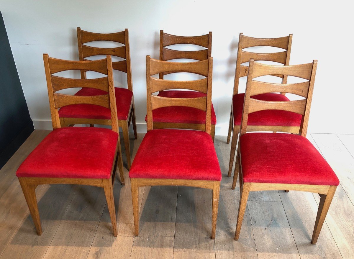 Suite De 6 Chaises En Chêne Et Assises De Velours Rouge. Travail Français. Vers 1940