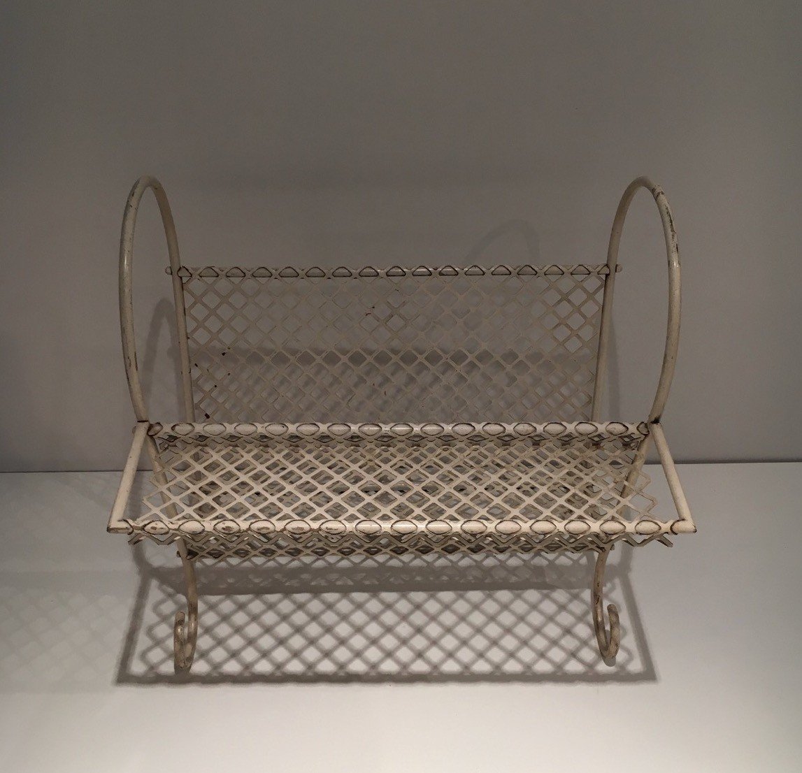 White Lacquered Et Perforated Magazine Rack. French Work In The Style Of Mathieu Matégot. 1950s-photo-4