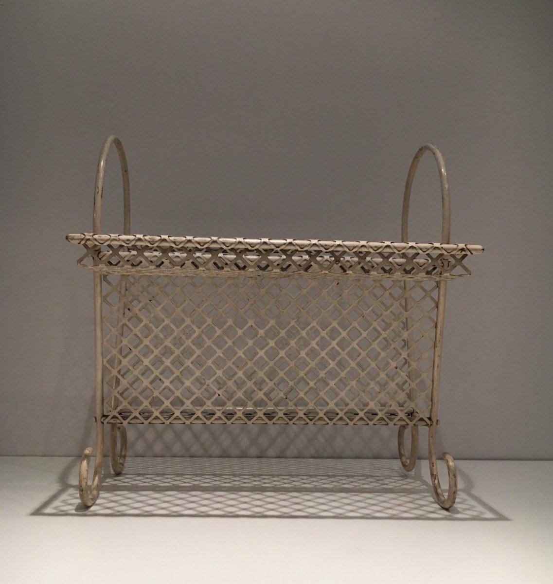 White Lacquered Et Perforated Magazine Rack. French Work In The Style Of Mathieu Matégot. 1950s-photo-4