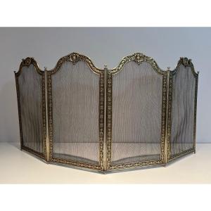 Large Folding Fireplace Screen With 4 Grilling Panels And Framed By An Embossed Brass And Bronze Frieze, Decorated With Macaroons And Garlands Decorated With Rosettes. It Has 2 Removable Handles. French Work In The Louis XVI Style. Stamped Hdf. Circa 1900