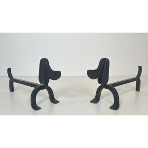 Paire De Chenets En Fer Forgé Représentant Des Teckels Attribués à Edouard Schenck