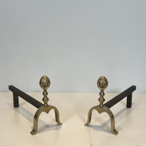 Paire de Chenets de Style Néoclassique en Laiton Aux Pommes de Pin