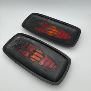 Paire de plats en céramique noire au décor de poisson de Oswald Tieberghien vers 1970