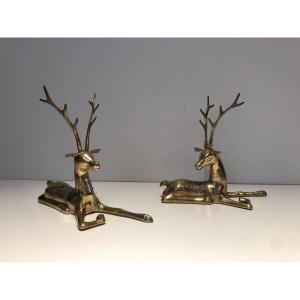 Paire de cerfs couchés en bronze gravés de motifs chamaniques. Travail Français. Vers 1970