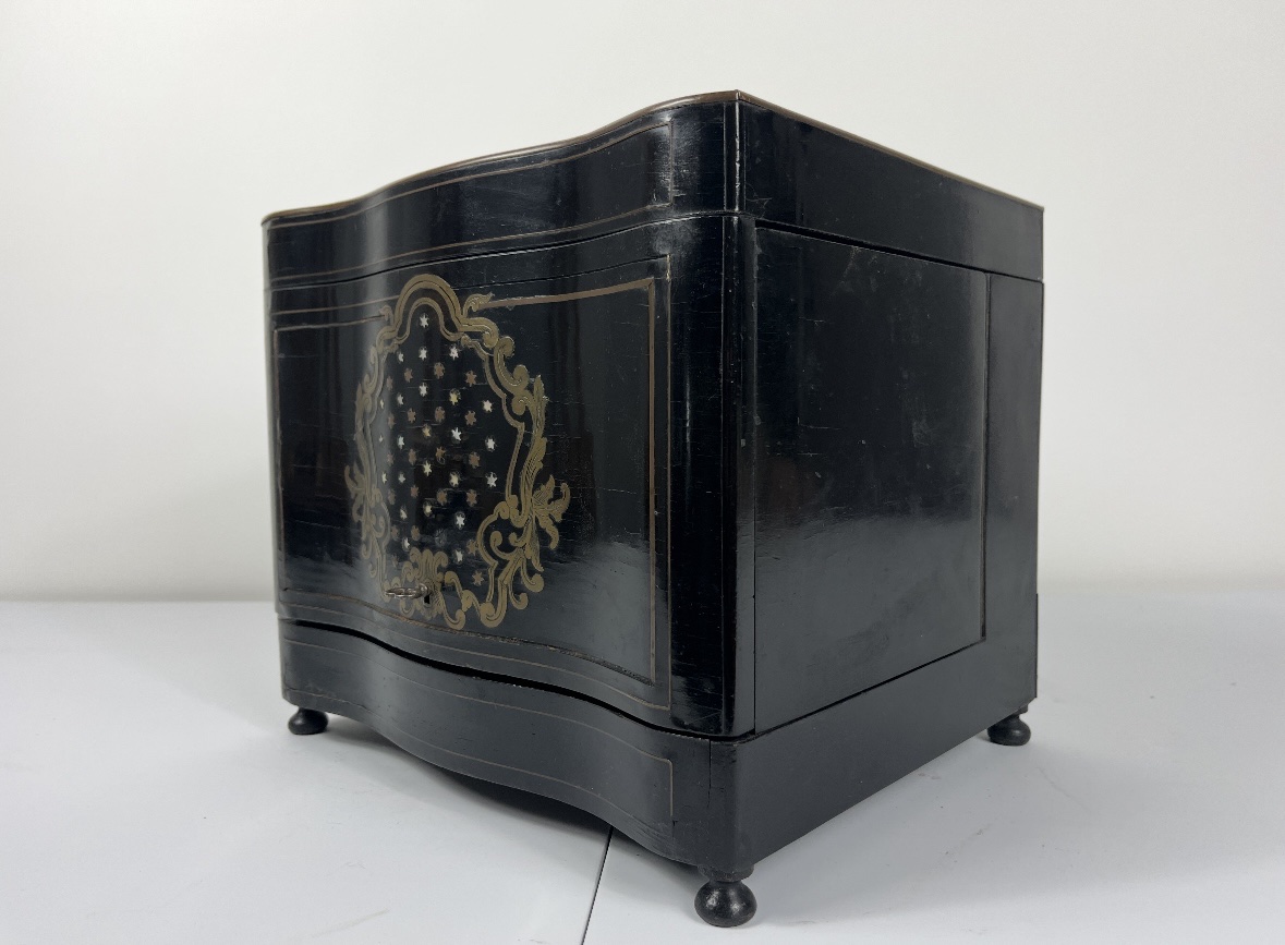 Napoleon III Liqueur Cabinet-photo-4