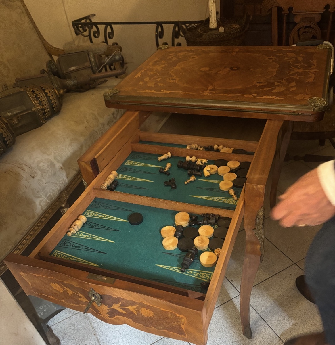 Table de jeux marquetée