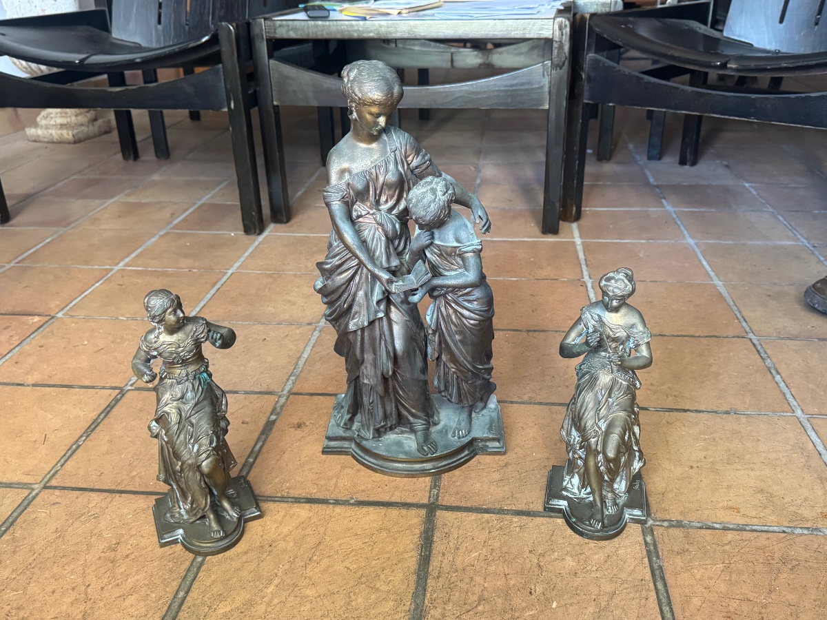 Ensemble de trois bronzes signés Moreau et Gaudez