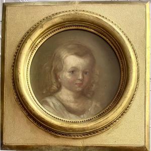 Petit garçon aux yeux bleus