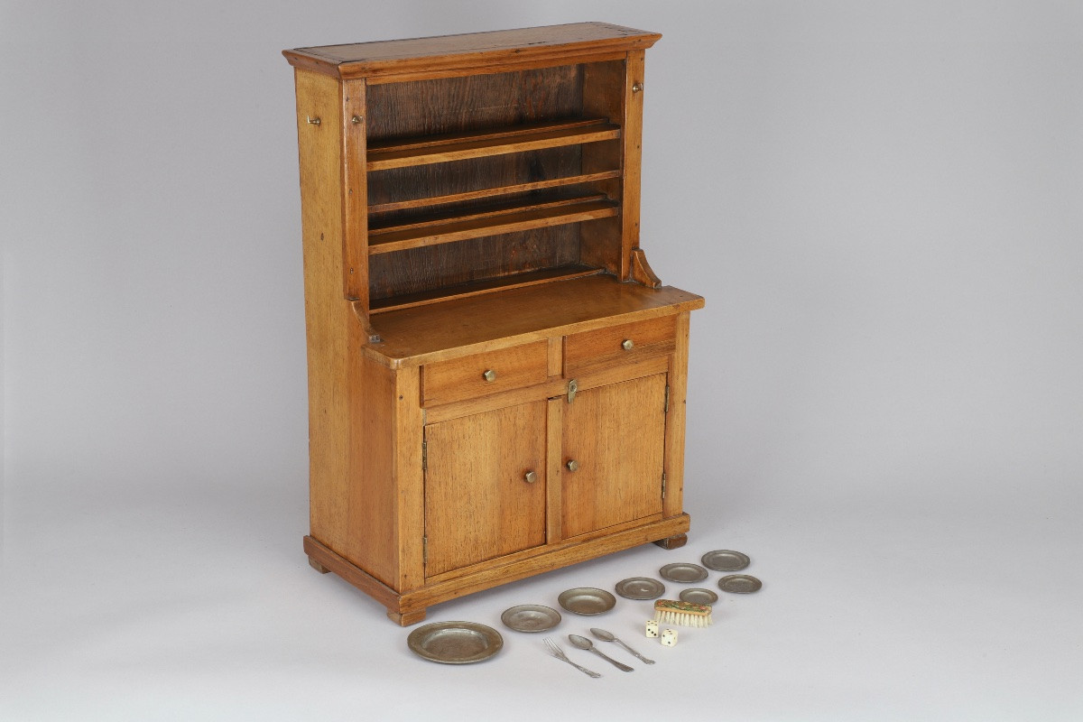 Doll Dresser-photo-3