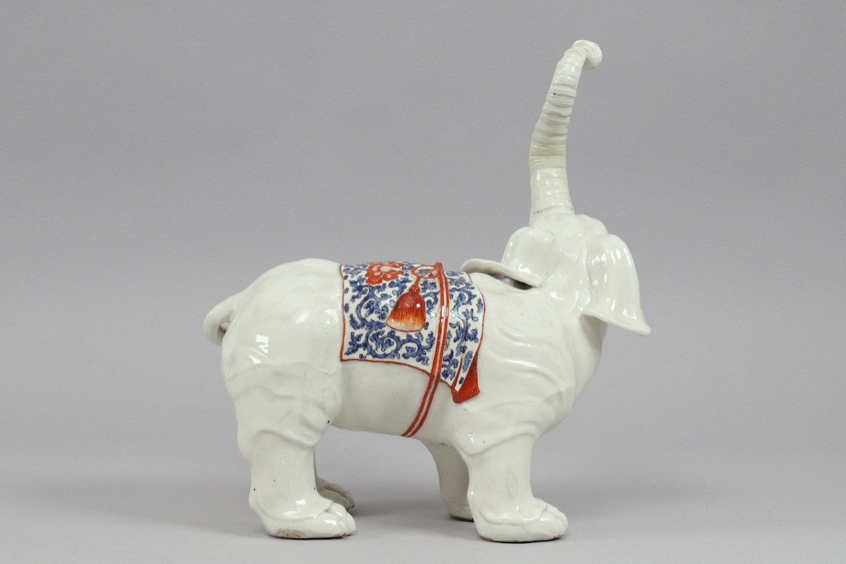 Eléphant à trompe levée en porcelaine de Samson-photo-4