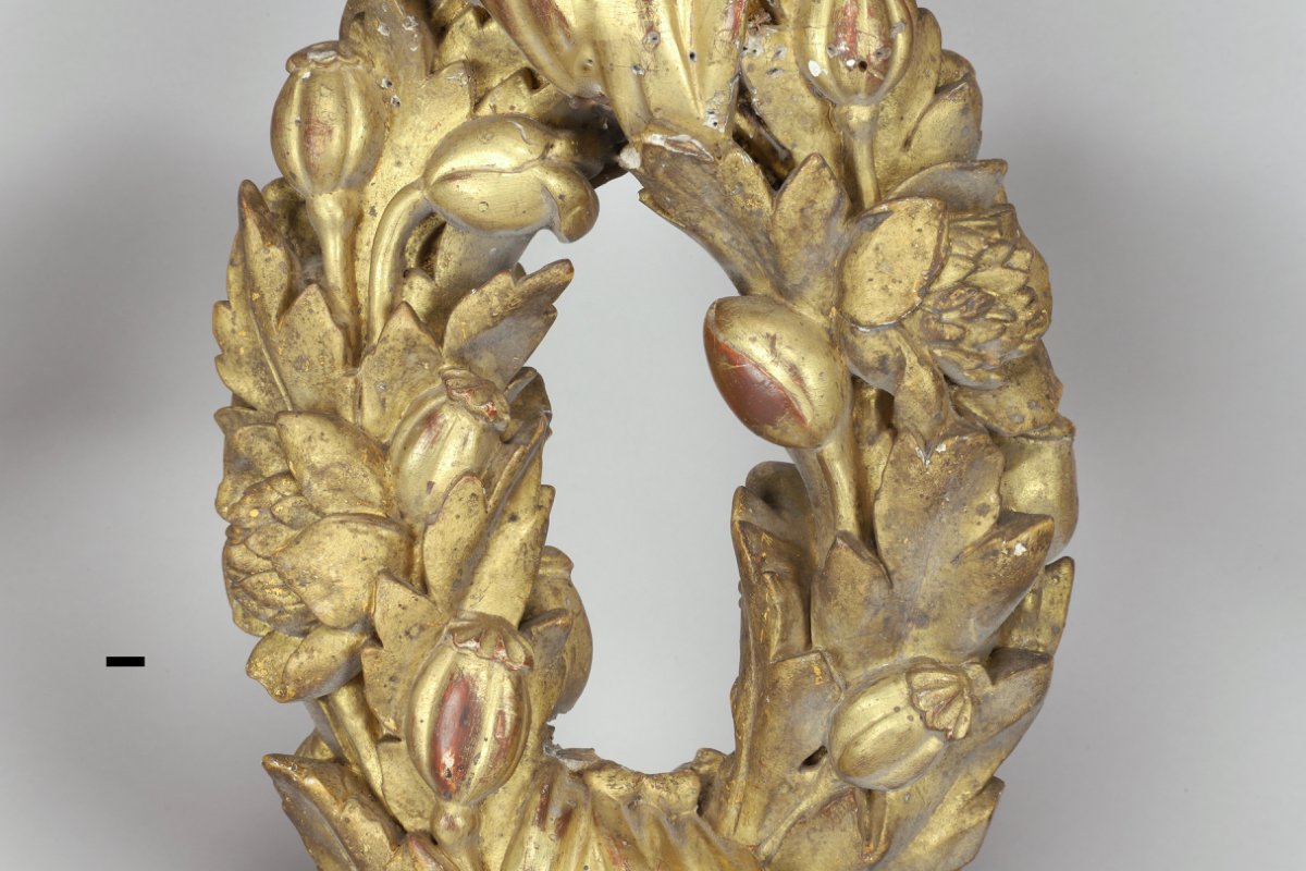 Golden Carved Wooden Garland-photo-1