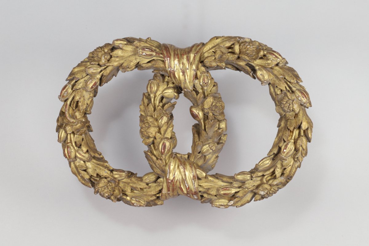 Golden Carved Wooden Garland