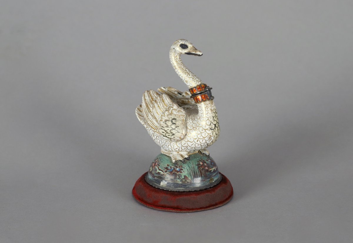 Swan-shaped Perfume Bottle-photo-1