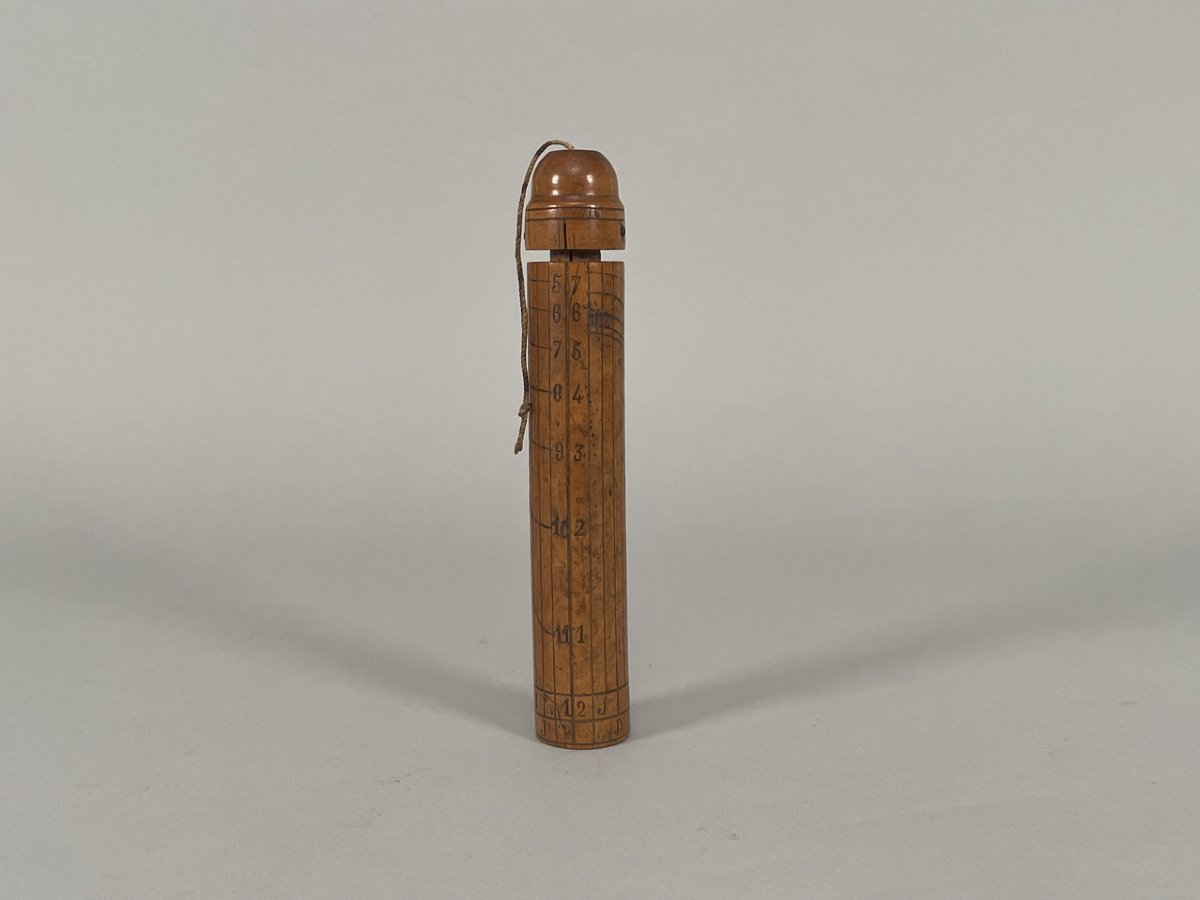An 18th-century Portable Wooden Sundial-photo-3