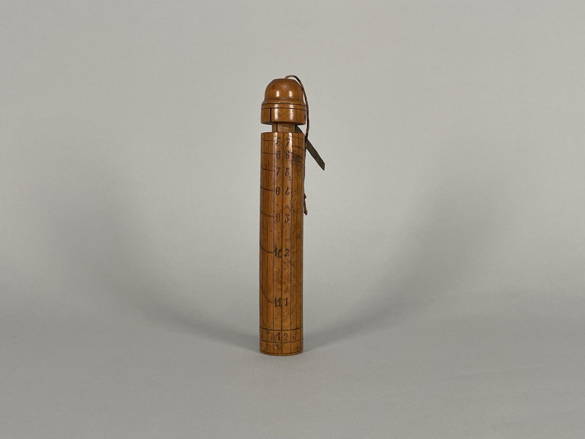 An 18th-century Portable Wooden Sundial-photo-4