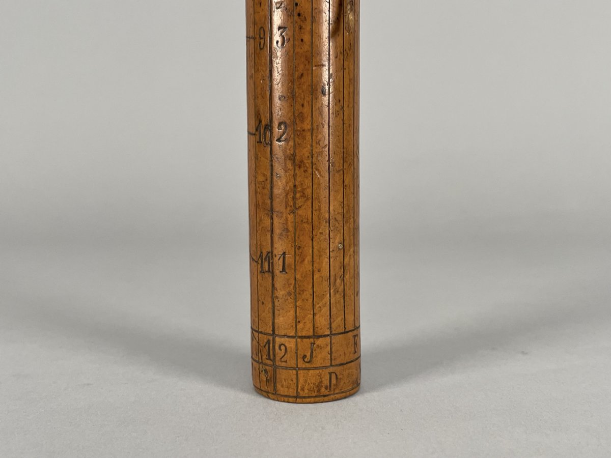 An 18th-century Portable Wooden Sundial-photo-2