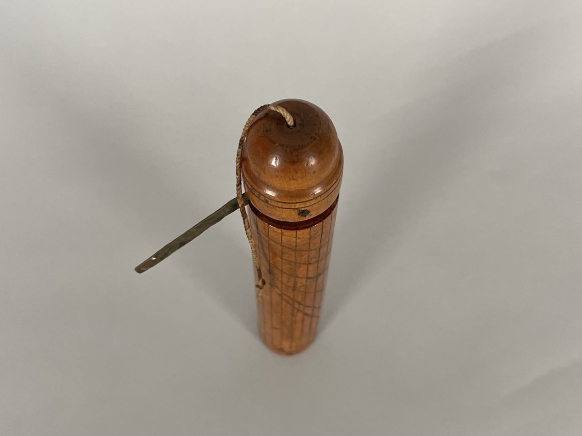 An 18th-century Portable Wooden Sundial-photo-3