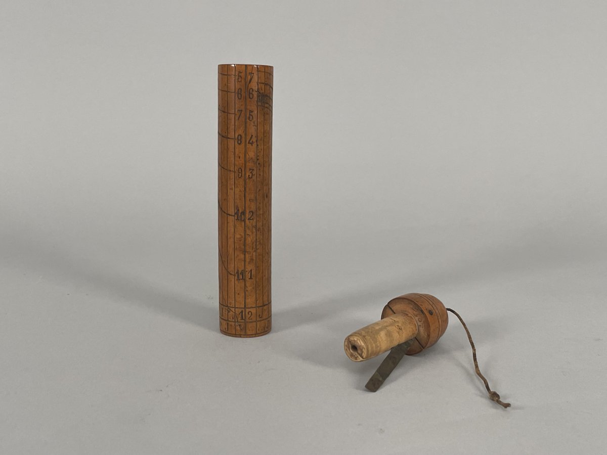 An 18th-century Portable Wooden Sundial-photo-4