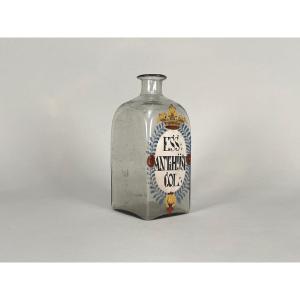 Grand flacon à pharmacie en verre soufflé et émaillé, XVIIIe siècle.