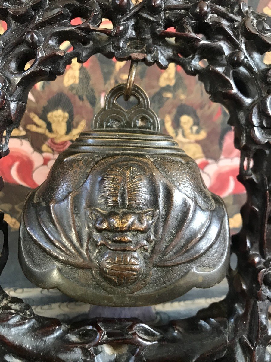 Gong en bronze à décor de chauve sourie et son support en bois dur , Vietnam XIXème siècle-photo-2