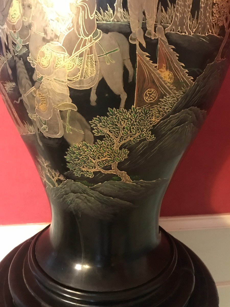 Pair Of Chinese Vases In Black And Gold Lacquered Wood Landscape Decor -photo-3