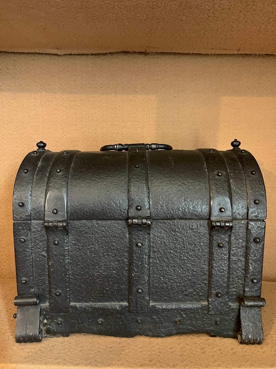 16th Century Iron Box With Domed Lid-photo-5