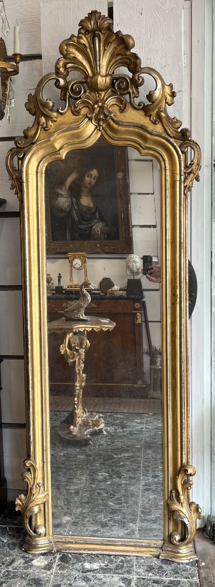 Miroir de style baroque en stuc et bois doré et argenté, XIXème siècle 
