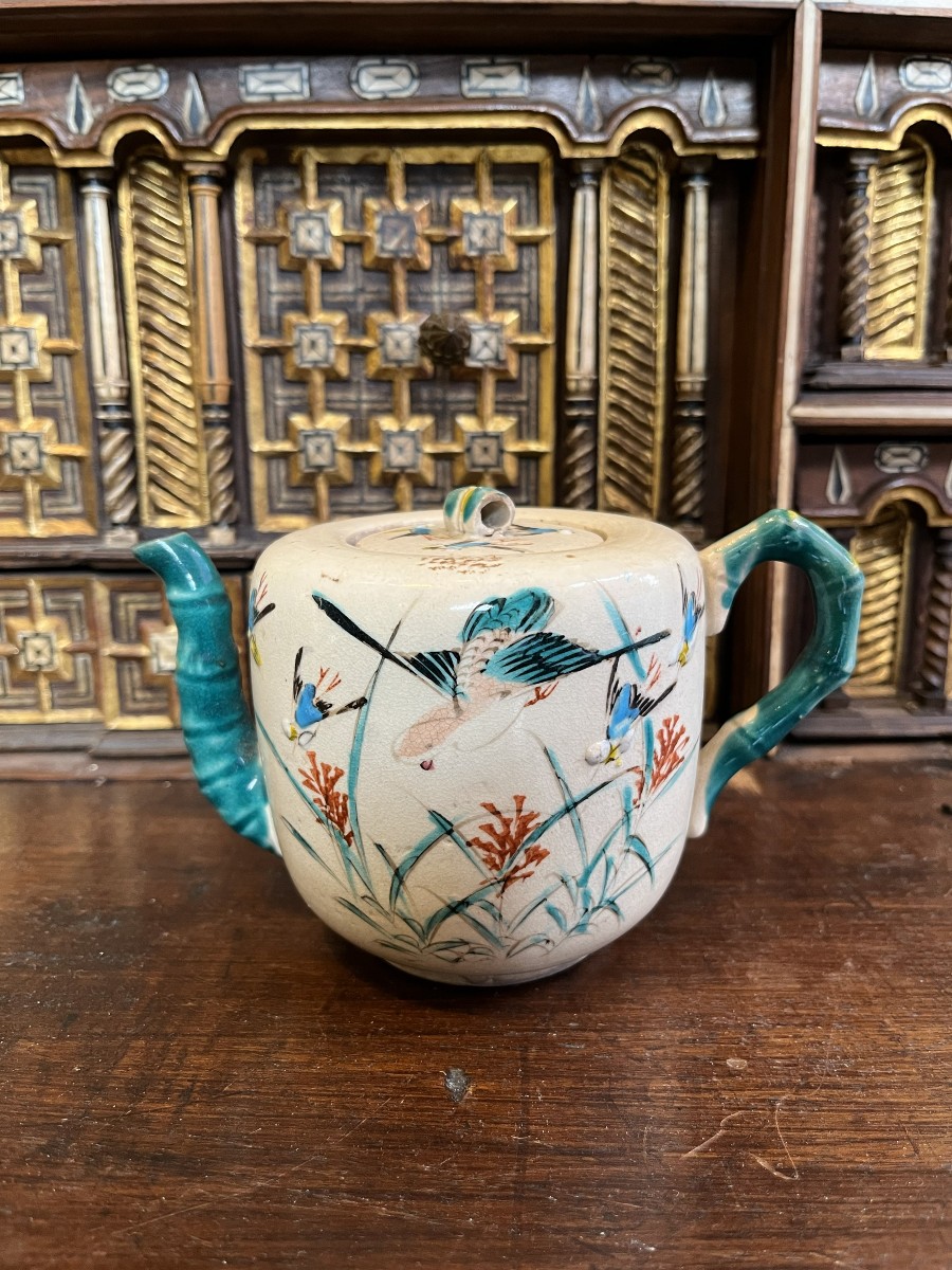 Fine Satsuma Earthenware Teapot With Bamboo Decoration. Japan. Circa 1920