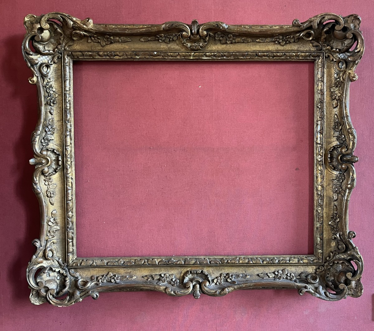 Cadre doré de style Louis XV , XIXème siècle