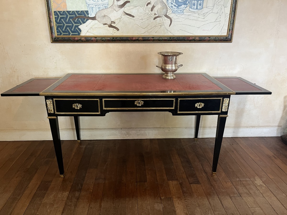 Bureau plat laqué noir de style Louis XVI, Maison Jansen , XXème siècle .-photo-2