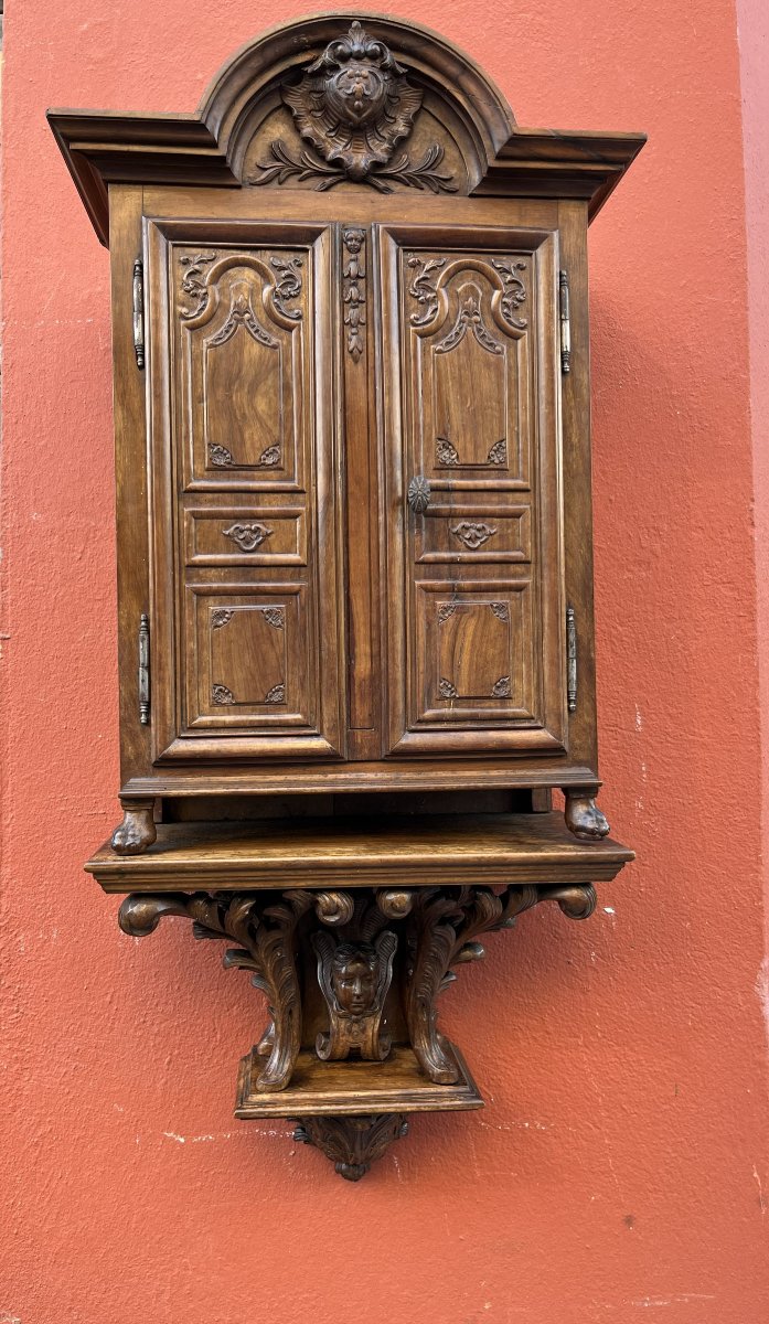 Armoire de maîtrise de style Régence en noyer