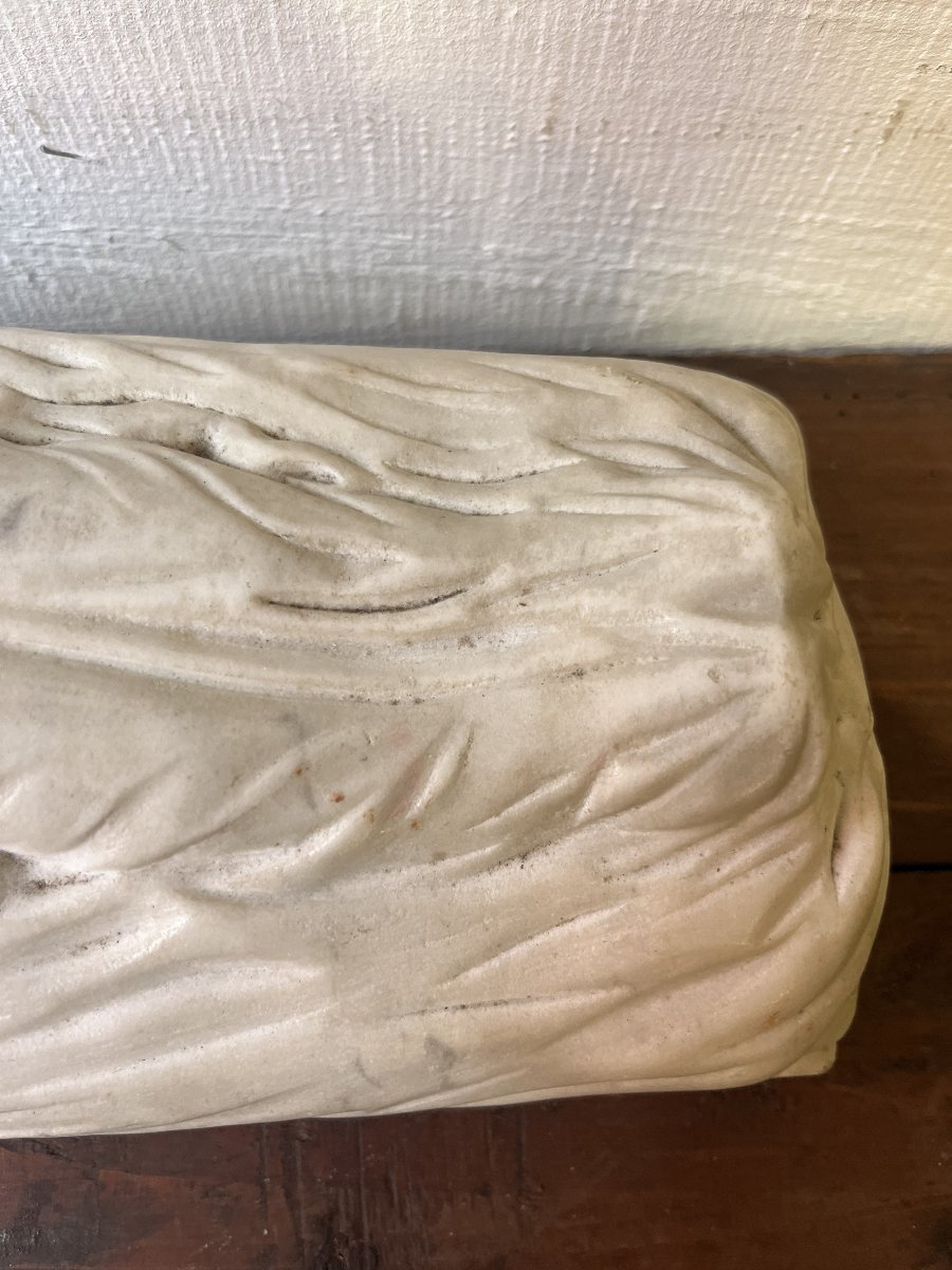 17th-century Marble Sculpture Of Christ Recumbent-photo-3