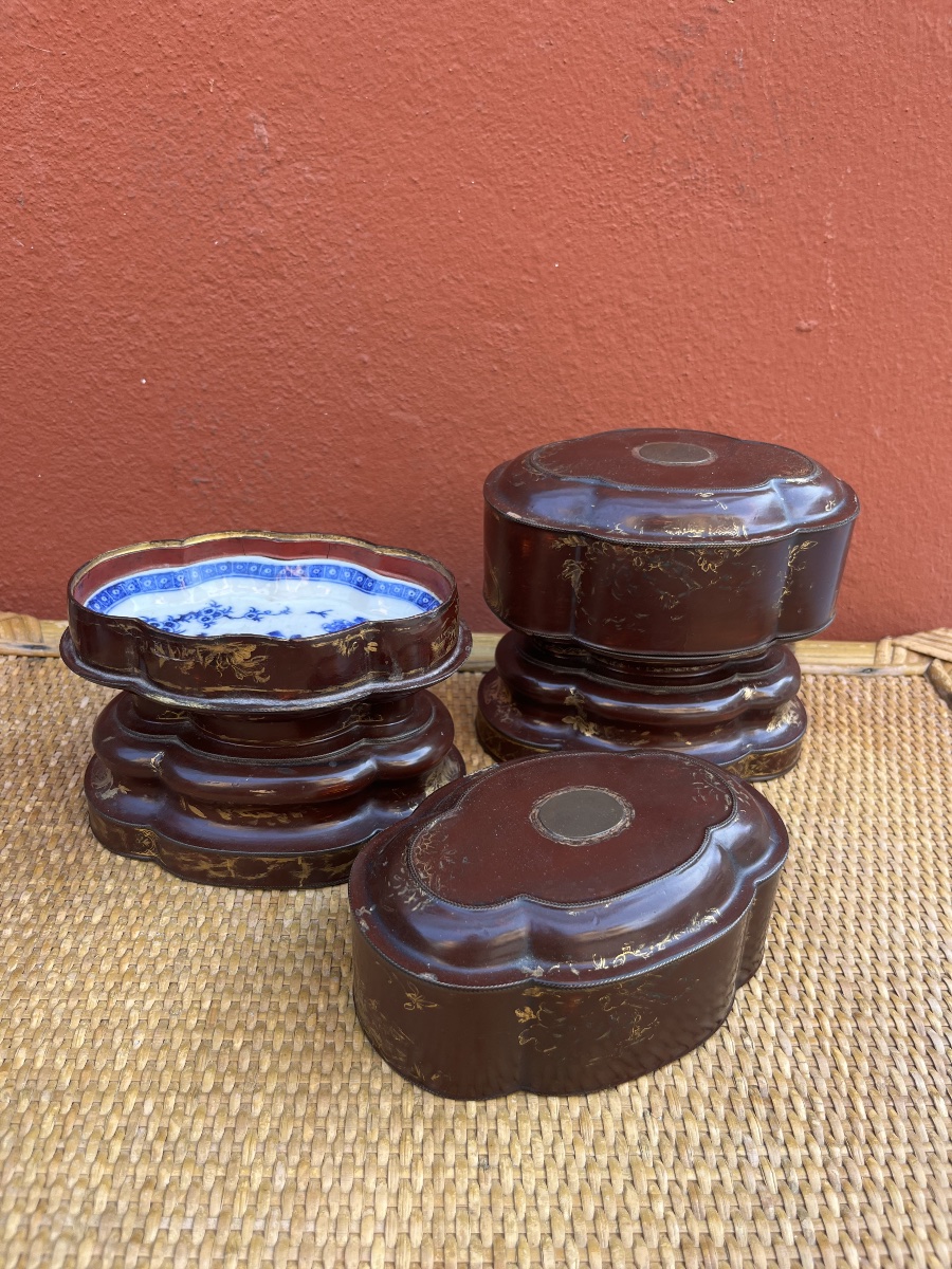Pair Of 19th-century Chinese Lacquer And Porcelain Boxes -photo-2