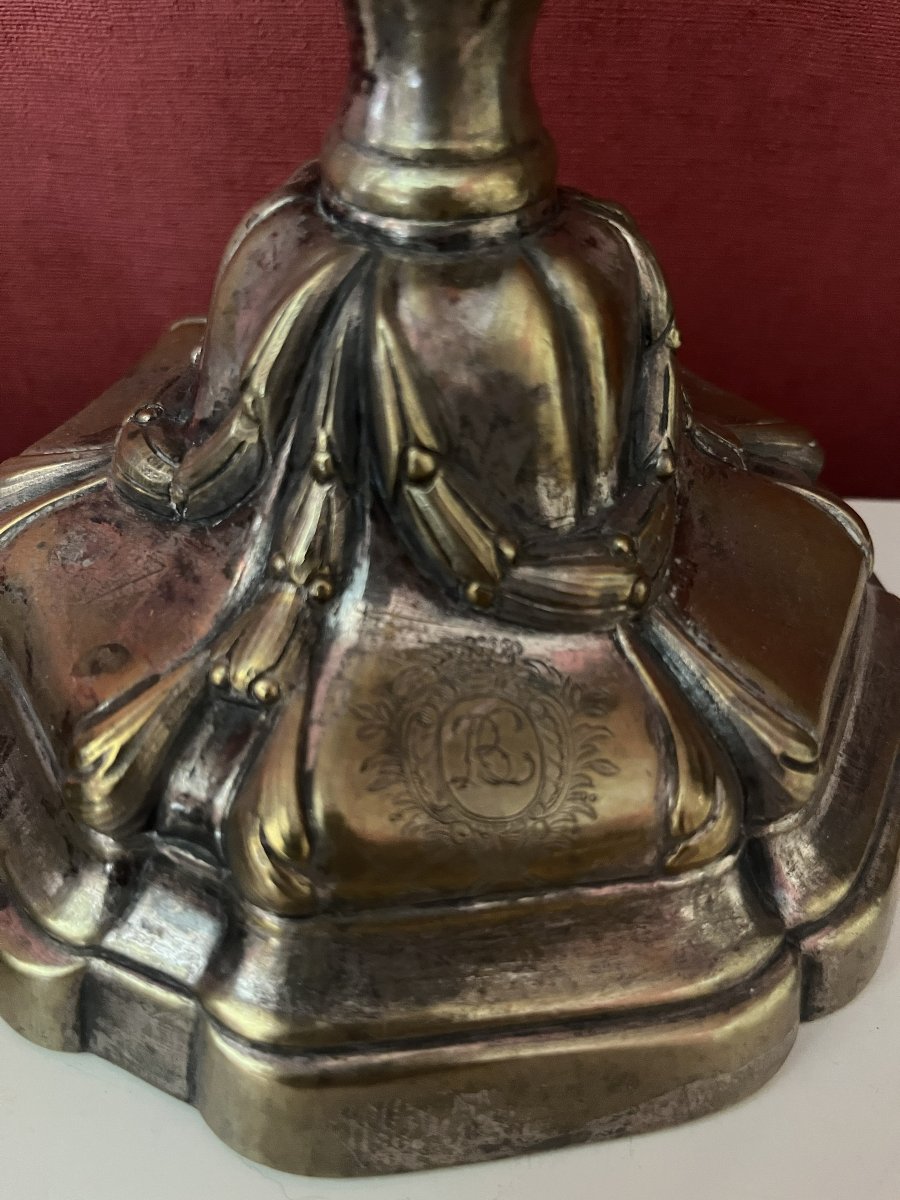Paire de bougeoirs en bronze argenté armoriés , époque Louis XV-photo-2