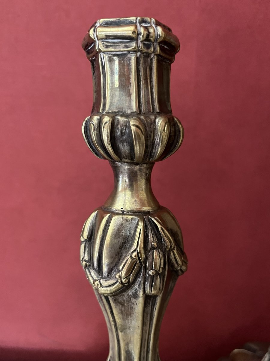 Paire de bougeoirs en bronze argenté armoriés , époque Louis XV-photo-3
